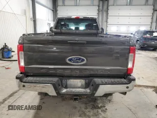 2018 Ford F-250 XL z VIN 1FT7X2B61JEB71609, wystawiony jako Copart lot #45167395 z przebiegiem 107 493 mil mil oraz Szkoda całkowita • Salvage title. Historia ofert i sprzedaży dostępna na DreamBid. Obrazek 6.