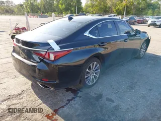 2019 Lexus ES with VIN 58ABZ1B11KU024933, listed as a IAAI auction lot 41920559 with 79,332 mi miles. Bid and sale history available at carsss.com. Image 4.