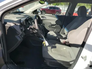 2012 Chevrolet Sonic LS z VIN 1G1JA6SH5C4208565, wystawiony jako Copart lot #56193405 z przebiegiem 53 236 mil mil oraz Szkoda całkowita • Salvage title. Historia ofert i sprzedaży dostępna na DreamBid. Obrazek 7.