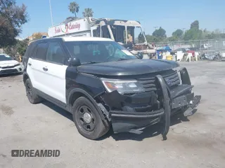 2016 Ford Utility Police Interceptor with VIN 1FM5K8AT2GGB12982, listed as a IAAI auction lot 40440153 with 83,298 mi miles. Bid and sale history available at carsss.com. Image 1.