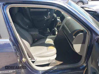 2005 Chrysler 300 with VIN 2C3JA53G25H167944, listed as a IAAI auction lot 41963114 with 196,635 mi miles. Bid and sale history available at carsss.com. Image 5.