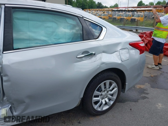 2017 Nissan Altima SV z VIN 1N4AL3AP1HC476475, wystawiony jako IAAI lot #39312828 z przebiegiem 59 498 mil mil oraz . Historia ofert i sprzedaży dostępna na DreamBid. Obrazek 17.
