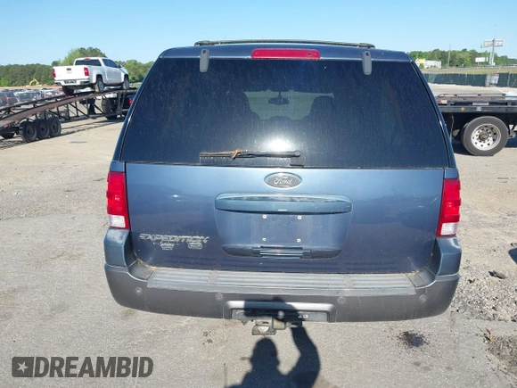2004 Ford Expedition Special Service with VIN 1FMFU15L24LA67271, listed as a IAAI auction lot 42142445 with 136,752 mi miles. Bid and sale history available at carsss.com. Image 17.