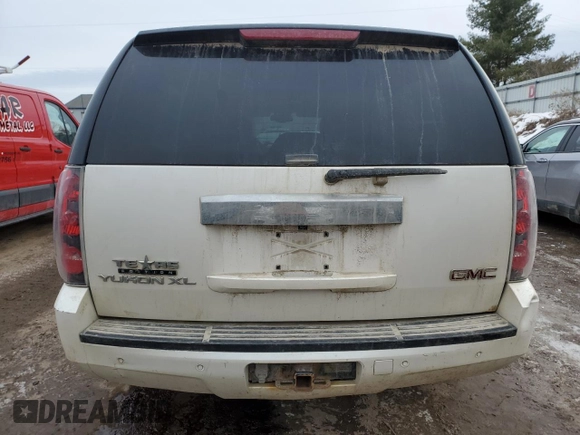 2011 GMC Yukon XL SLT with VIN 1GKS1KE06BR217663, listed as a Copart auction lot 43960245 with 215,703 mi miles and Salvage Title. Bid and sale history available at carsss.com. Image 6.