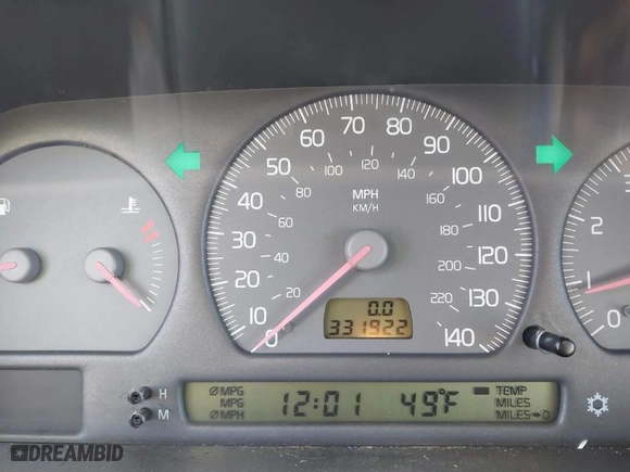 2000 Volvo S70 with VIN YV1LS61JXY2642981, listed as a IAAI auction lot 41807187 with 331,922 mi miles. Bid and sale history available at carsss.com. Image 7.