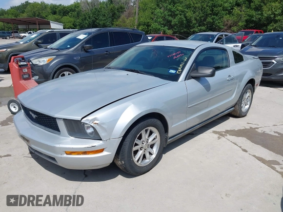 2007 Ford Mustang Deluxe with VIN 1ZVFT80N475296355, listed as a IAAI auction lot 42748184 with 198,104 mi miles and . Bid and sale history available at DreamBid. Image 2.