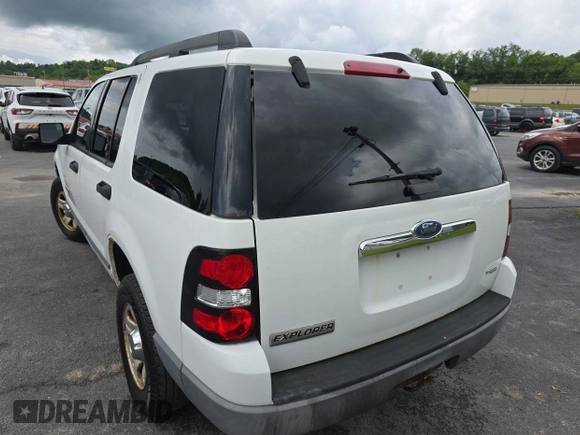 2006 Ford Explorer XLS z VIN 1FMEU72E26UB03509, wystawiony jako IAAI lot #42511818 z przebiegiem 126 541 mil mil oraz . Historia ofert i sprzedaży dostępna na DreamBid. Obrazek 43.