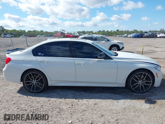 2015 BMW 3 Series 328i xDrive z VIN WBA3B3C58FF548041, wystawiony jako IAAI lot #42038075 z przebiegiem 113 974 mil mil oraz . Historia ofert i sprzedaży dostępna na DreamBid. Obrazek 13.