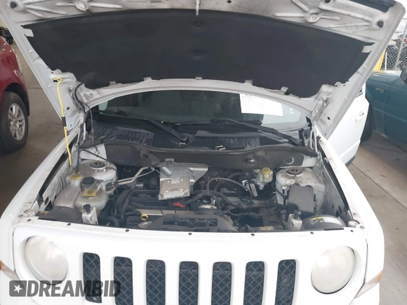 2014 Jeep Patriot Latitude with VIN 1C4NJPFA3ED618523, listed as a IAAI auction lot 41108657 with 124,035 mi miles and . Bid and sale history available at carsss.com. Image 10.