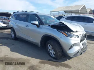 2023 Toyota Highlander L z VIN 5TDKDRBH2PS514685, wystawiony jako IAAI lot #40994794 z przebiegiem 17 926 mil mil oraz . Historia ofert i sprzedaży dostępna na DreamBid. Obrazek 1.