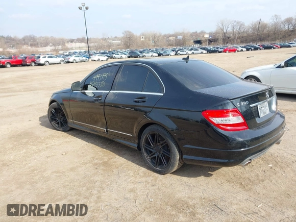 2009 Mercedes-Benz C 300 Sport z VIN WDDGF81X19F272239, wystawiony jako IAAI lot #42033334 z przebiegiem 212 758 mil mil oraz . Historia ofert i sprzedaży dostępna na DreamBid. Obrazek 3.
