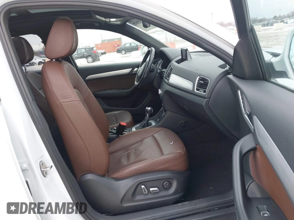 2017 Audi Q3 Premium Plus z VIN WA1JCCFS6HR008921, wystawiony jako IAAI lot #41351675 z przebiegiem 117 158 mil mil oraz . Historia ofert i sprzedaży dostępna na DreamBid. Obrazek 5.