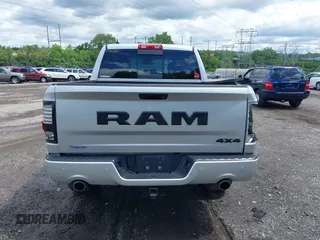 2017 Ram 1500 Sport z VIN 1C6RR7MT9HS617785, wystawiony jako IAAI lot #42331391 z przebiegiem 59 153 mil mil oraz . Historia ofert i sprzedaży dostępna na DreamBid. Obrazek 17.