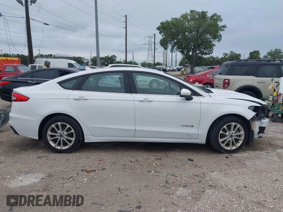 2019 Ford Fusion SE with VIN 3FA6P0LU4KR204801, listed as a IAAI auction lot 41977106 with 101,675 mi miles. Bid and sale history available at carsss.com. Image 14.