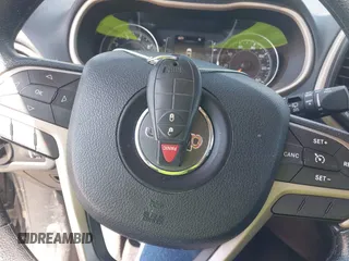 2015 Jeep Cherokee Sport z VIN 1C4PJMAB5FW533924, wystawiony jako IAAI lot #42245990 z przebiegiem 202 480 mil mil oraz . Historia ofert i sprzedaży dostępna na DreamBid. Obrazek 11.
