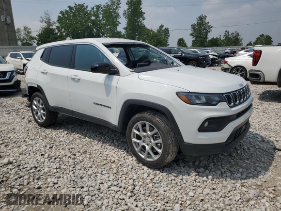2024 Jeep Compass Latitude Lux with VIN 3C4NJDFN6RT600292, listed as a Copart auction lot 59290395 with 1,639 mi miles and Clean title. Bid and sale history available at DreamBid. Image 4.