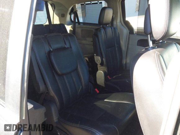 2011 Chrysler Town & Country Touring L z VIN 2A4RR8DG7BR616820, wystawiony jako IAAI lot #41601132 z przebiegiem Nie podano mil oraz . Historia ofert i sprzedaży dostępna na DreamBid. Obrazek 8.