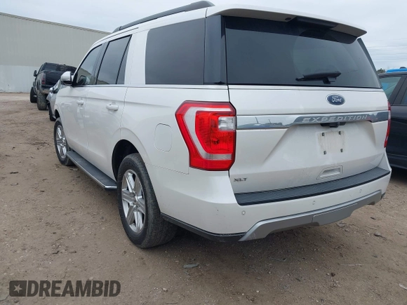 2018 Ford Expedition XLT with VIN 1FMJU1HT3JEA17677, listed as a IAAI auction lot 41349362 with 131,913 mi miles. Bid and sale history available at carsss.com. Image 3.