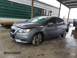 2021 Nissan Versa SV z VIN 3N1CN8EV9ML874764, wystawiony jako Copart lot #45057805 z przebiegiem 87 828 mil mil oraz Szkoda całkowita • Salvage title. Historia ofert i sprzedaży dostępna na DreamBid. Obrazek 1.