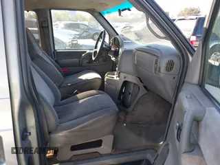 2004 GMC Safari with VIN 1GKEL19X74B509293, listed as a IAAI auction lot 41409987 with Not Provided miles. Bid and sale history available at carsss.com. Image 5.