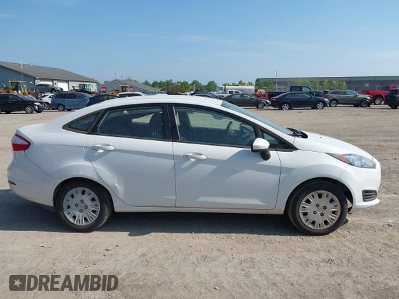 2014 Ford Fiesta S z VIN 3FADP4AJXEM211776, wystawiony jako IAAI lot #42574815 z przebiegiem 174 043 mil mil oraz . Historia ofert i sprzedaży dostępna na DreamBid. Obrazek 13.