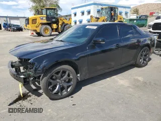 2021 Chrysler 300 S z VIN 2C3CCABG3MH660589, wystawiony jako Copart lot #56035535 z przebiegiem 62 972 mil mil oraz Szkoda całkowita • Salvage title. Historia ofert i sprzedaży dostępna na DreamBid. Obrazek 1.