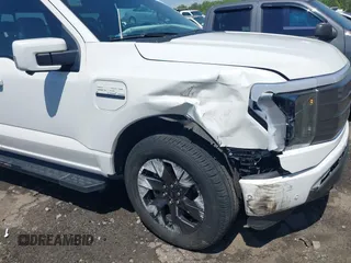 2022 Ford F-150 Lightning Pro z VIN 1FTVW1EL3NWG16227, wystawiony jako IAAI lot #41994584 z przebiegiem 23 341 mil mil oraz . Historia ofert i sprzedaży dostępna na DreamBid. Obrazek 6.