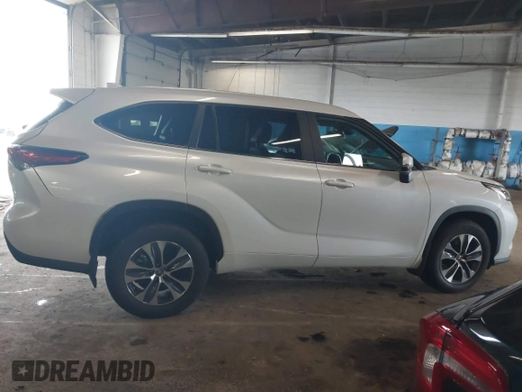 2023 Toyota Highlander L z VIN 5TDKDRBH9PS039746, wystawiony jako IAAI lot #42235258 z przebiegiem 4 513 mil mil oraz . Historia ofert i sprzedaży dostępna na DreamBid. Obrazek 13.