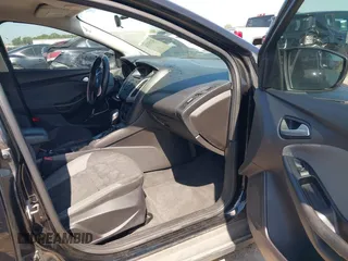 2014 Ford Focus SE with VIN 1FADP3K29EL273107, listed as a IAAI auction lot 42083524 with 140,834 mi miles. Bid and sale history available at carsss.com. Image 5.