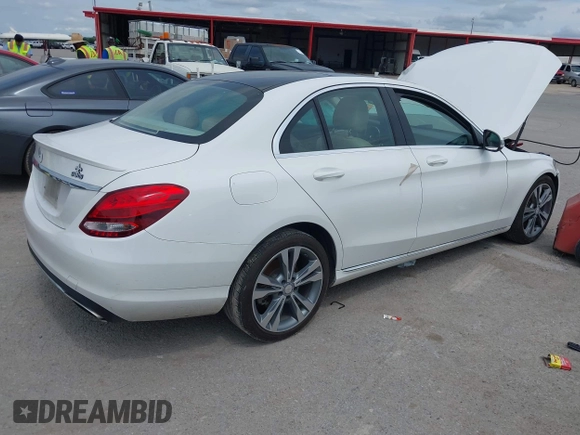 2017 Mercedes-Benz C 300 z VIN 55SWF4JB0HU201974, wystawiony jako IAAI lot #42321027 z przebiegiem 124 958 mil mil oraz . Historia ofert i sprzedaży dostępna na DreamBid. Obrazek 4.