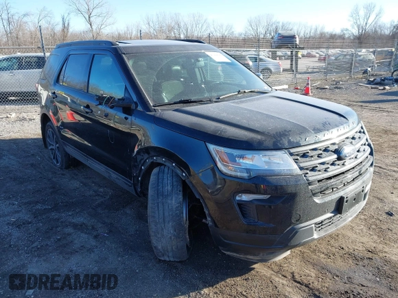 2018 Ford Explorer XLT z VIN 1FM5K8D88JGC03818, wystawiony jako IAAI lot #41449995 z przebiegiem 126 000 mil mil oraz . Historia ofert i sprzedaży dostępna na DreamBid. Obrazek 1.