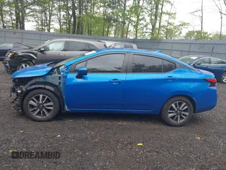 2021 Nissan Versa SV z VIN 3N1CN8EV1ML857229, wystawiony jako IAAI lot #42240795 z przebiegiem 77 521 mil mil oraz . Historia ofert i sprzedaży dostępna na DreamBid. Obrazek 14.