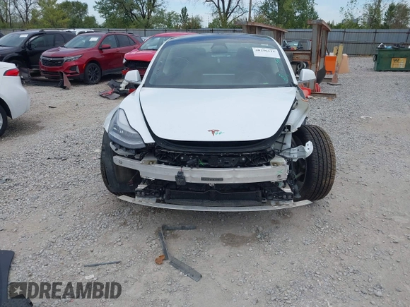 2019 Tesla Model 3 Mid Range z VIN 5YJ3E1EA5KF466517, wystawiony jako IAAI lot #40296116 z przebiegiem 66 509 mil mil oraz . Historia ofert i sprzedaży dostępna na DreamBid. Obrazek 13.