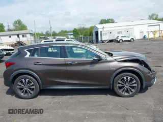 2018 Infiniti QX30 Premium z VIN SJKCH5CR0JA051889, wystawiony jako IAAI lot #42234392 z przebiegiem 104 095 mil mil oraz . Historia ofert i sprzedaży dostępna na DreamBid. Obrazek 13.