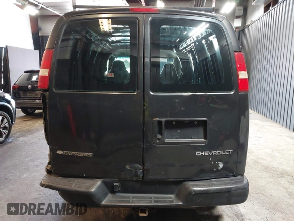 2004 Chevrolet Express Cargo z VIN 1GCFG15X241176422, wystawiony jako IAAI lot #42227499 z przebiegiem 270 000 mil mil oraz . Historia ofert i sprzedaży dostępna na DreamBid. Obrazek 16.