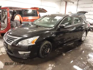 2013 Nissan Altima SV with VIN 1N4AL3AP8DN555186, listed as a IAAI auction lot 41576284 with 174,848 mi miles and . Bid and sale history available at carsss.com. Image 18.