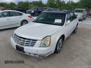 2007 Cadillac DTS Luxury I z VIN 1G6KD57Y57U113874, wystawiony jako IAAI lot #42291767 z przebiegiem 123 825 mil mil oraz . Historia ofert i sprzedaży dostępna na DreamBid. Obrazek 2.
