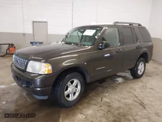 2005 Ford Explorer XLT with VIN 1FMZU73K15UB41446, listed as a IAAI auction lot 41575617 with 167,377 mi miles. Bid and sale history available at carsss.com. Image 2.