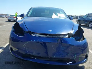 2022 Tesla Model Y Long Range with VIN 7SAYGDEE3NF449873, listed as a IAAI auction lot 41900271 with 38,571 mi miles and . Bid and sale history available at carsss.com. Image 12.