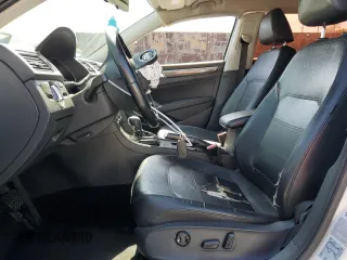 2016 Volkswagen Passat SE с VIN 1VWBT7A35GC024737, выставлен на аукционе Copart как лот 61588285 с пробегом 157 573 миль миль и Списание • Salvage title. История ставок и продаж доступна на DreamBid. Изображение 7.