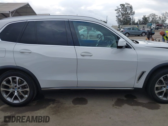 2021 BMW X5 xDrive40i with VIN 5UXCR6C03M9G36156, listed as a IAAI auction lot 42125009 with 30,877 mi miles. Bid and sale history available at carsss.com. Image 13.