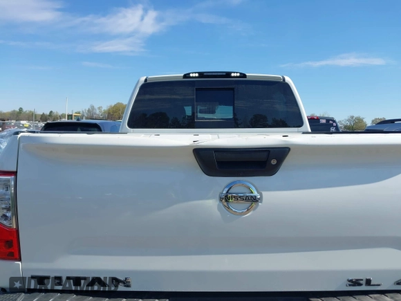 2017 Nissan Titan SL z VIN 1N6AA1E51HN503222, wystawiony jako IAAI lot #41908062 z przebiegiem 121 334 mil mil oraz . Historia ofert i sprzedaży dostępna na DreamBid. Obrazek 6.