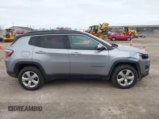 2018 Jeep Compass Latitude with VIN 3C4NJDBB1JT303009, listed as a IAAI auction lot 42012766 with 161,463 mi miles. Bid and sale history available at carsss.com. Image 13.
