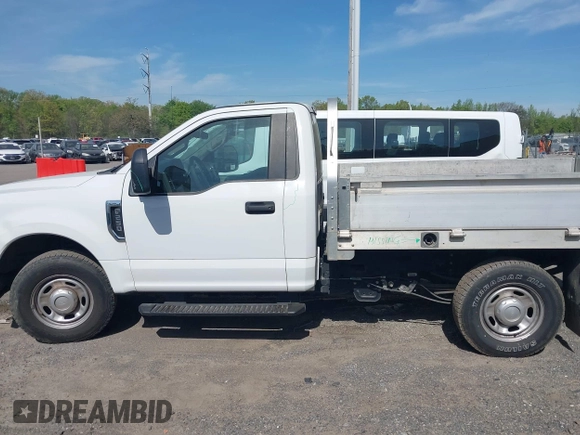2019 Ford Super Duty F-250 SRW XL with VIN 1FDBF2A66KEG59711, listed as a IAAI auction lot 42058973 with 113,086 mi miles. Bid and sale history available at carsss.com. Image 14.