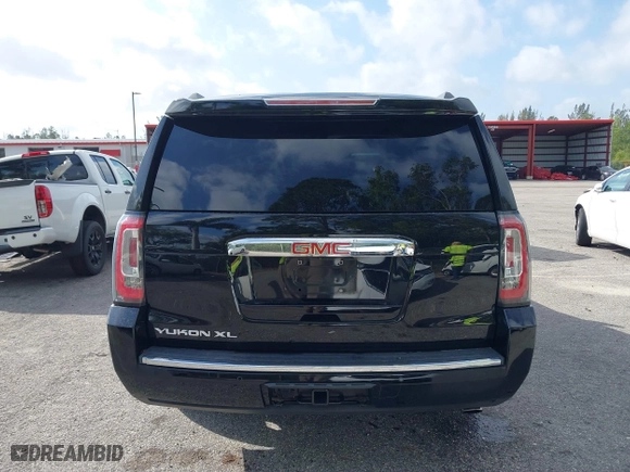 2018 GMC Yukon XL Denali with VIN 1GKS2HKJ0JR361463, listed as a IAAI auction lot 41713458 with 113,569 mi miles. Bid and sale history available at carsss.com. Image 16.