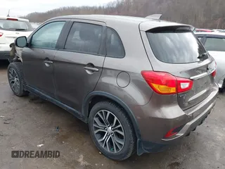 2019 Mitsubishi Outlander ES z VIN JA4AR3AU8KU032942, wystawiony jako IAAI lot #41018878 z przebiegiem 102 263 mil mil oraz . Historia ofert i sprzedaży dostępna na DreamBid. Obrazek 3.