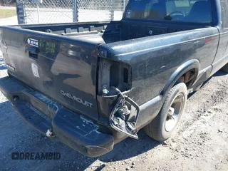 2001 Chevrolet S-10 LS with VIN 1GCCS19W918189223, listed as a IAAI auction lot 41597634 with 256,913 mi miles and . Bid and sale history available at DreamBid. Image 6.
