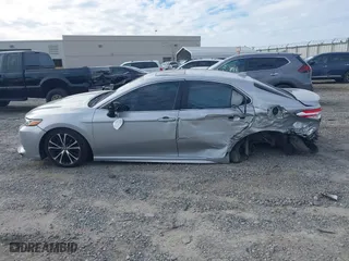 2020 Toyota Camry SE with VIN 4T1J11AKXLU879877, listed as a IAAI auction lot 40827028 with 176,872 mi miles. Bid and sale history available at carsss.com. Image 15.