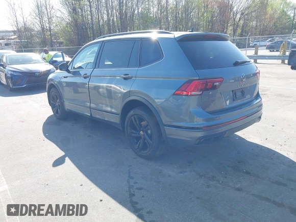 2024 Volkswagen Tiguan SE R-Line Black z VIN 3VV8B7AX0RM231879, wystawiony jako IAAI lot #41924255 z przebiegiem 1 098 mil mil oraz . Historia ofert i sprzedaży dostępna na DreamBid. Obrazek 3.