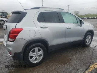 2020 Chevrolet Trax LT z VIN 3GNCJLSB8LL138362, wystawiony jako Copart lot #55257215 z przebiegiem 63 592 mil mil oraz Szkoda całkowita • Salvage title. Historia ofert i sprzedaży dostępna na DreamBid. Obrazek 3.